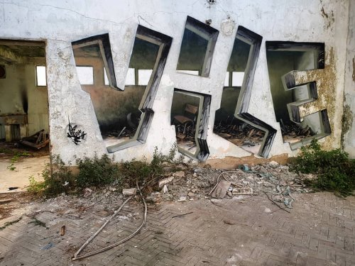 Граффити-художник создаёт потрясающие иллюзии, "вырезая" свой псевдоним в бетонных стенах (15 фото + видео)