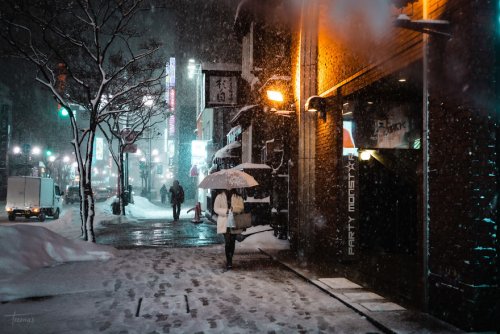 Заснеженные вечерние улицы Саппоро (24 фото)