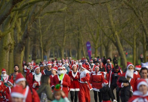 Благотворительные забеги Санта-Клаусов в Лондоне и Глазго (20 фото)