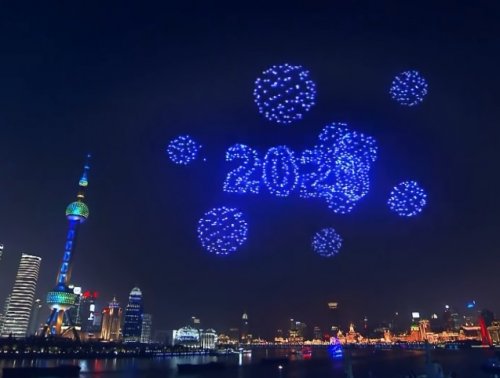 В Шанхае вместо новогодних фейерверков использовали дроны