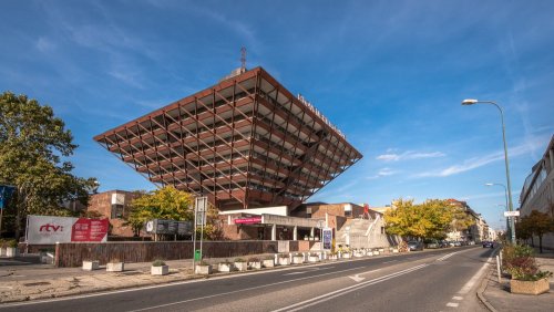 Здание Словацкого радио: Перевернутая пирамида (13 фото)