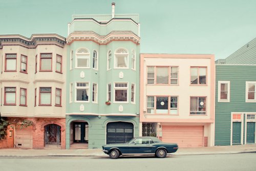 Фотограф запечатлела улицы Сан-Франциско так, будто это кадры из фильма Уэса Андерсена (17 фото)