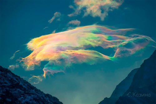 Фотограф Светлана Казина запечатлела редкое природное явление: радужные облака (10 фото)