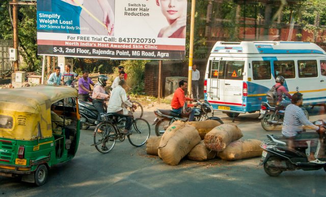 12 фотографий дорожного движения в Индии, после просмотра которых вы, скорее всего, измените свой взгляд на проблемы на наших дорогах