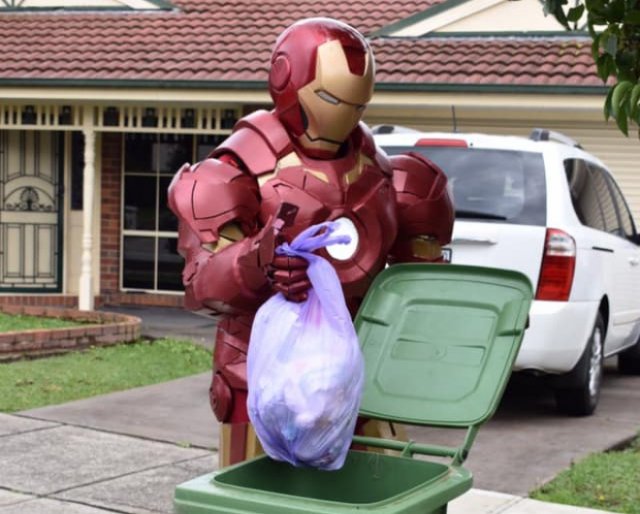 Австралийцы, которые выходят из дома только для того, чтобы вынести мусор, начали наряжаться в костюмы (17 фото)