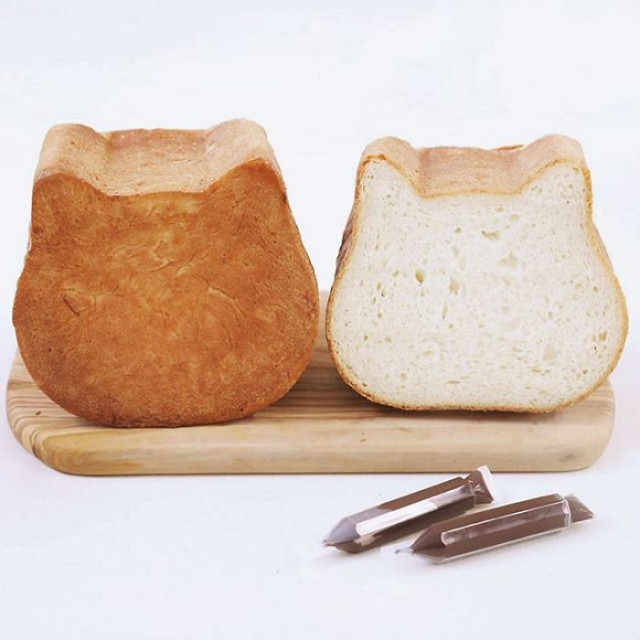 В японской булочной пекут хлеб в форме кошек (10 фото)