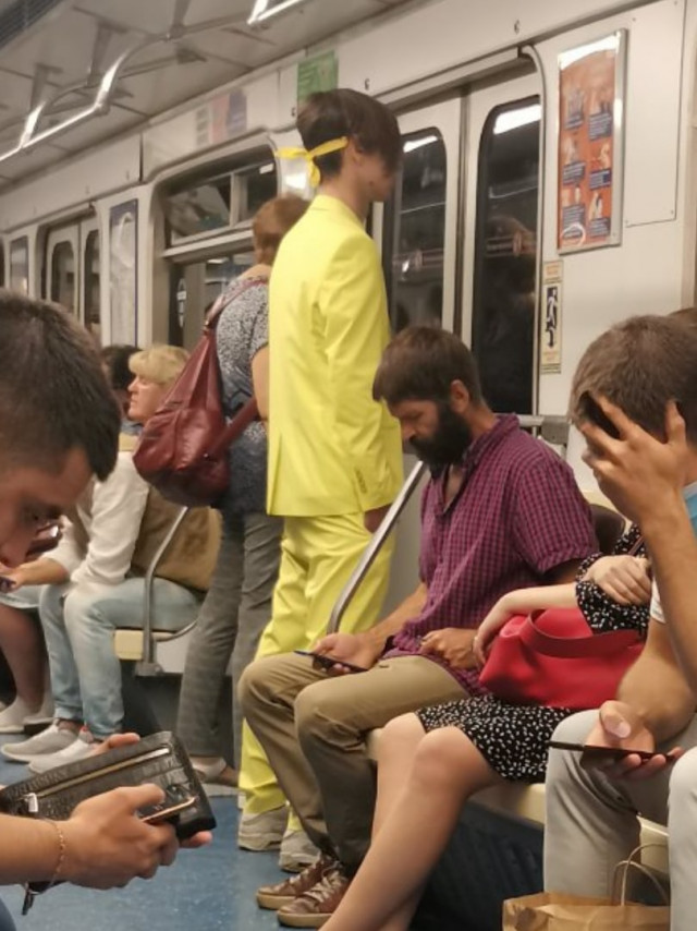 Странные и неожиданные пассажиры в метро. ФОТО