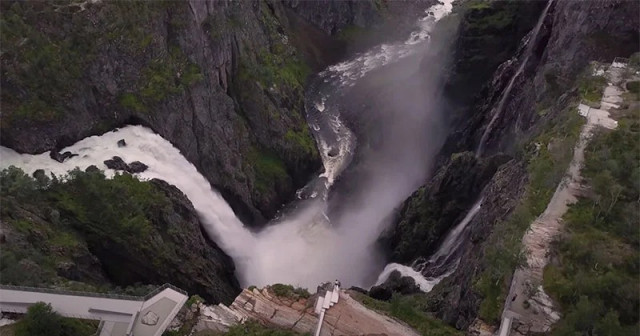 В Норвегии построили 99-ступенчатый мост над самым знаменитым водопадом страны (13 фото + видео)