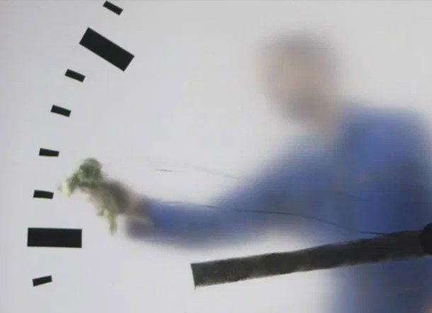 Сюрреалистические часы в аэропорту "Схипхол", на которых человек рисует время. Поминутно (6 фото + 2 видео)