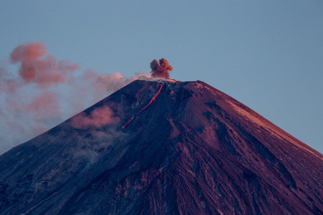 Извержение вулканов в 2020 году в фотографиях (10 фото)