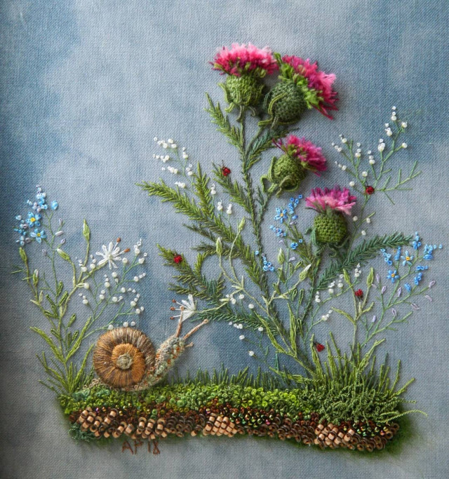 Очаровательная цветочная вышивка Розы Андреевой (14 фото)