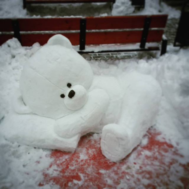 Очаровательные снежные скульптуры Зубайдат Омаровой (24 фото)
