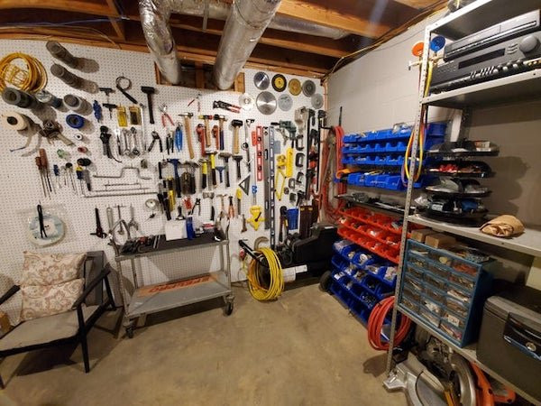 Каждому мужчине нужен свой гараж ...даже если у него нет машины (27 фото)