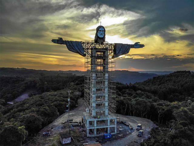 В Бразилии строят новую статую Иисуса, которая будет выше статуи Христа-Искупителя (4 фото)