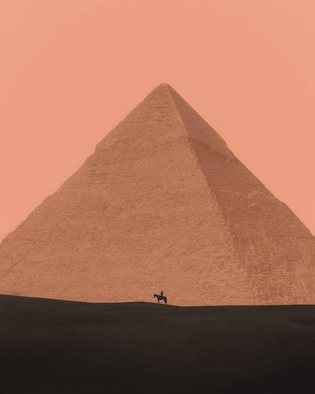 Египетский фотограф делает захватывающие фотографии пирамид Гизы (12 фото)