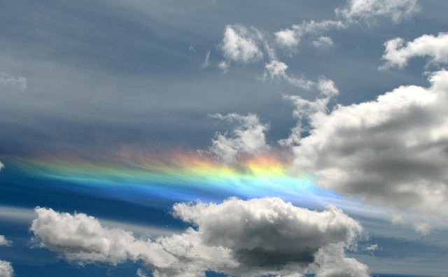 Огненная радуга: красивая и редкая окологоризонтальная дуга (23 фото)