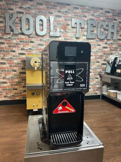 Американский изобретатель создал автомат, который превращает пиво и крепкие напитки в мягкое мороженое (4 фото + видео)