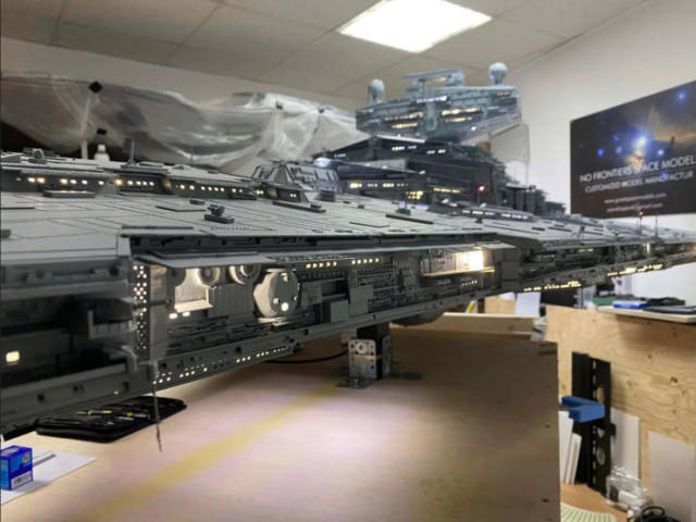 Фанат "Звёздных войн" создаёт у себя в гараже прототип звёздного разрушителя (10 фото)