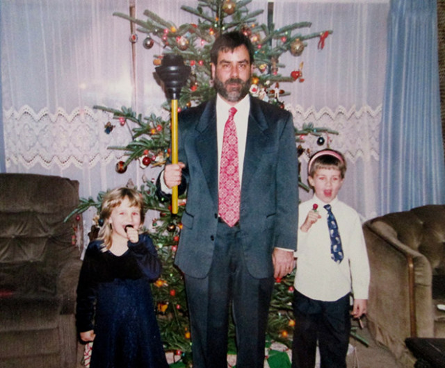 Смешные и нелепые рождественские семейные фотографии прошлого (22 фото)