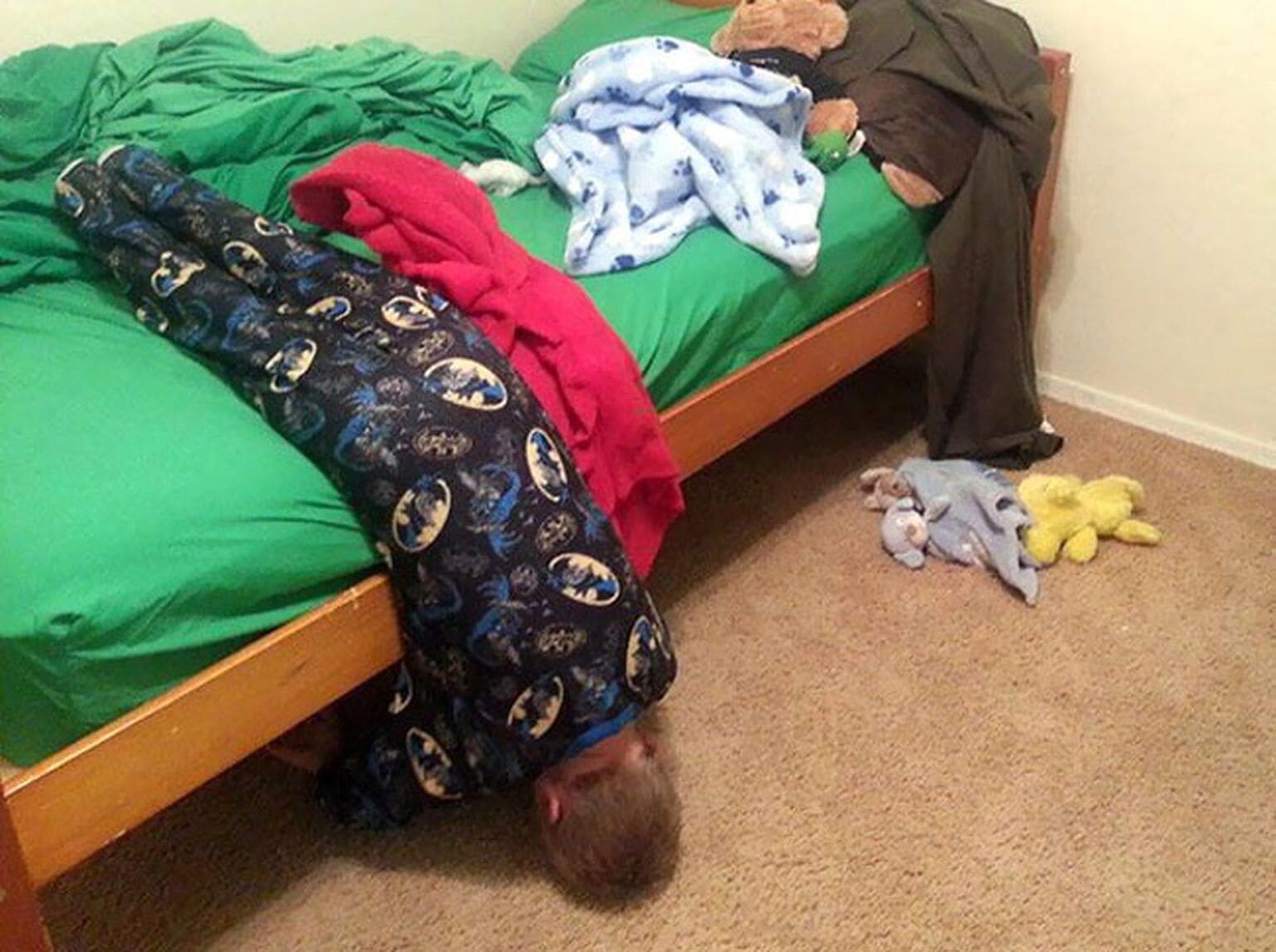 падения с кровати во сне ребенка