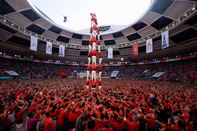 В Испании прошли соревнования по строительству самых высоких башен из людей (20 фото)
