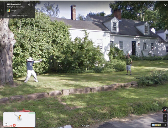 Забавные и странные моменты повседневной жизни, запечатлённые камерами Google Street View  