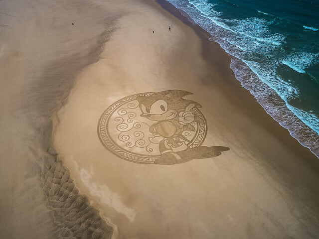 В сети показали гигантские рисунки на песке (фото)
