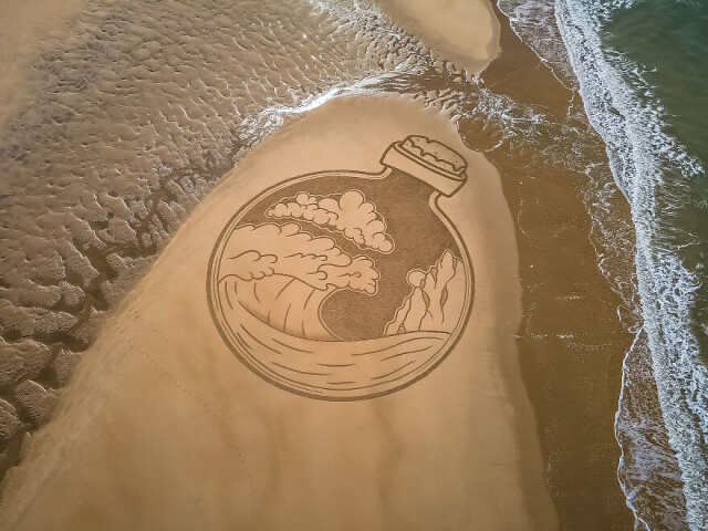 В сети показали гигантские рисунки на песке (фото)