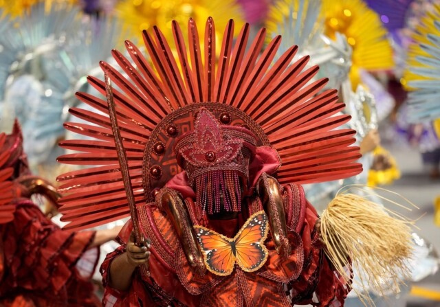 В сети показали красочный  карнавал в Рио-де-Жанейро (ФОТО)