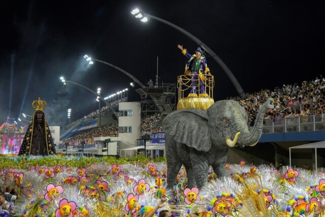 У мережі показали барвистий карнавал у Ріо-де-Жанейро (ФОТО)