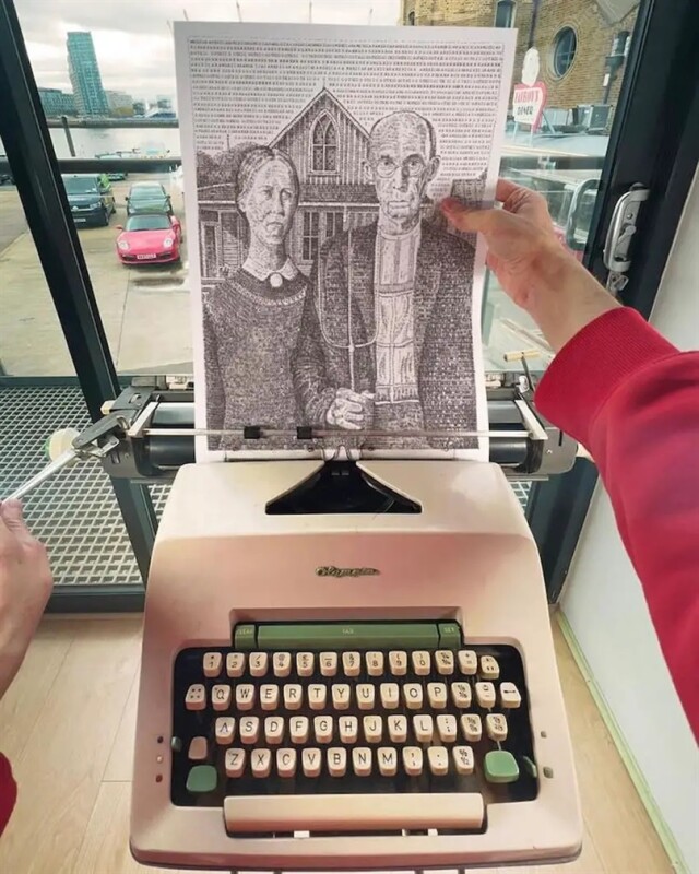 Художник створює твори мистецтва за допомогою друкарської машинки