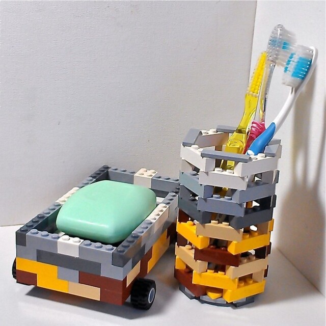 Неожиданно практичное использование LEGO (14 фото)