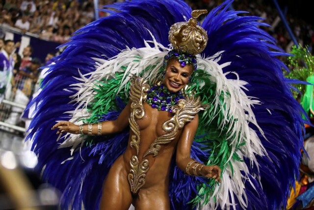 Гарячі учасниці бразильського карнавалу