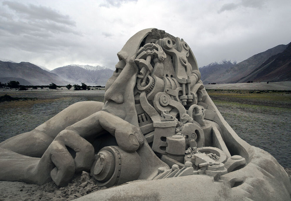 Потрясающие песочные скульптуры (16 фото)