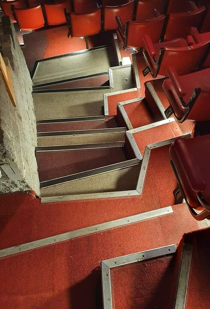 Лестницы с ужасным дизайном, несчастный случай на которых — лишь вопрос времени (29 фото)