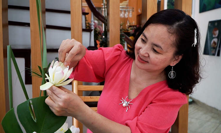 Вьетнамская художница превращает плоды папайи в реалистичные цветы (4 фото + видео)