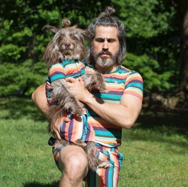 Цей чоловік і його пес настільки схожі один на одного, що вони навіть одягаються однаково  