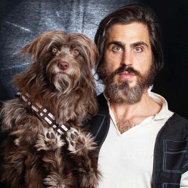 Цей чоловік і його пес настільки схожі один на одного, що вони навіть одягаються однаково  