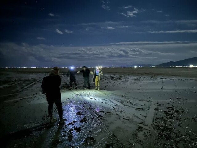 Десятки тысяч посетителей фестиваля Burning Man из-за проливных ливней оказались в грязевой ловушке (8 фото + видео)