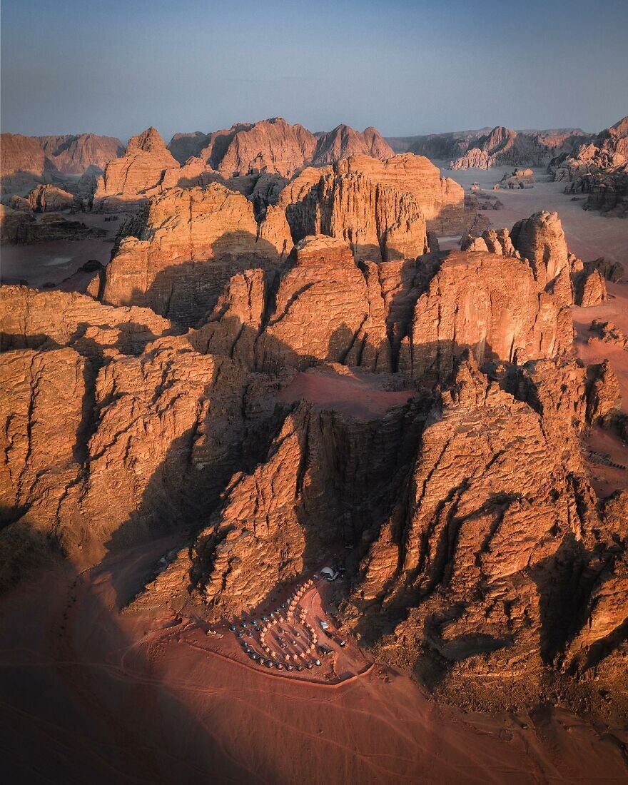 Фотографии потрясающих мест, сделанные британским пилотом (20 фото)