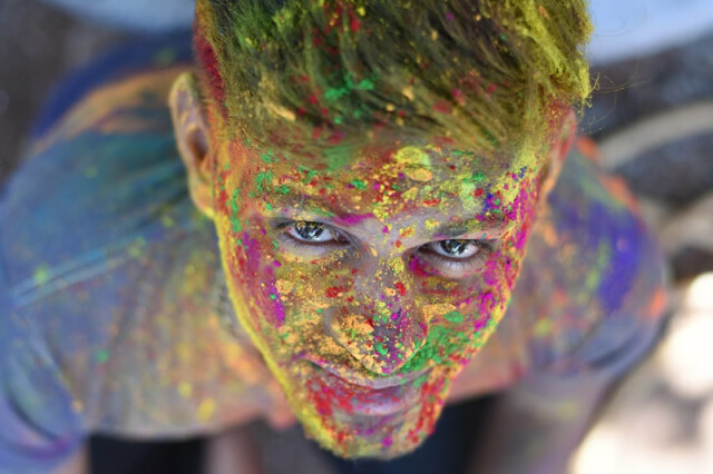 Фестиваль красок: вдохновляющие фотографии празднования Холи
