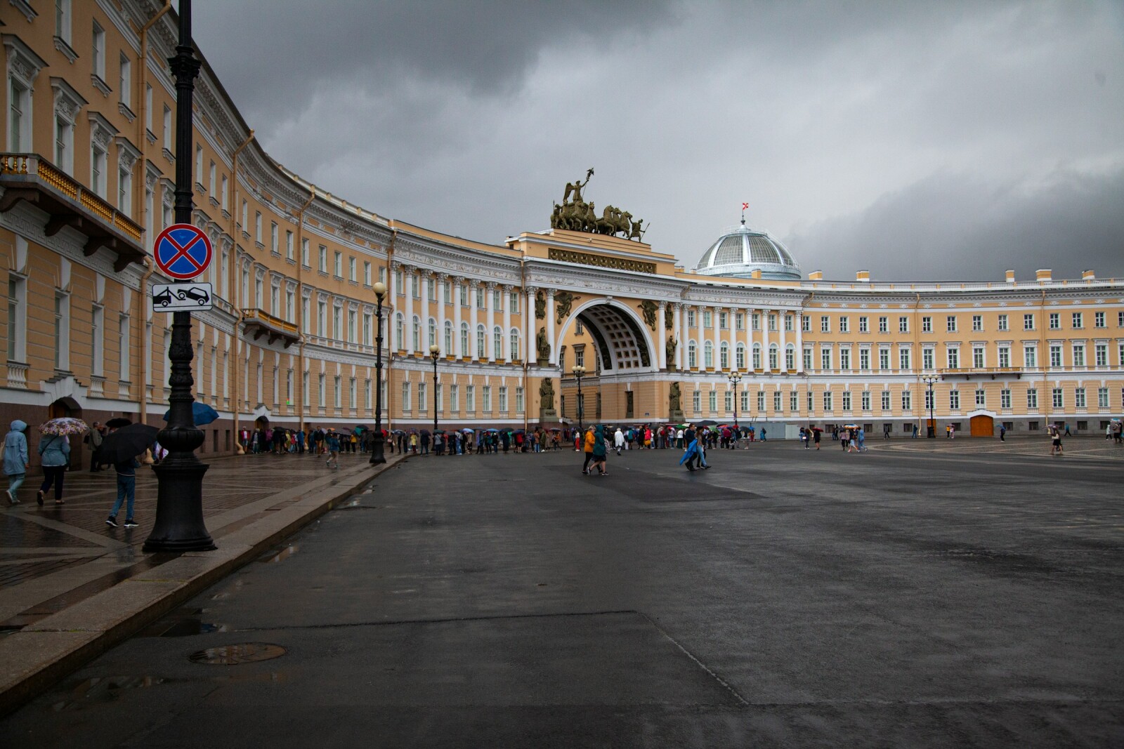 Дворцовая площадь в СПб