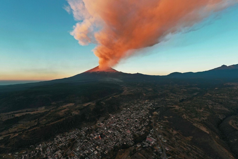 Огненные хроники: вулканы в последние месяцы (13 фото)