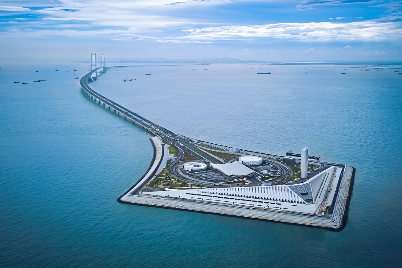 Построив новый морской мост – тоннель, Китай установил 10 мировых рекордов