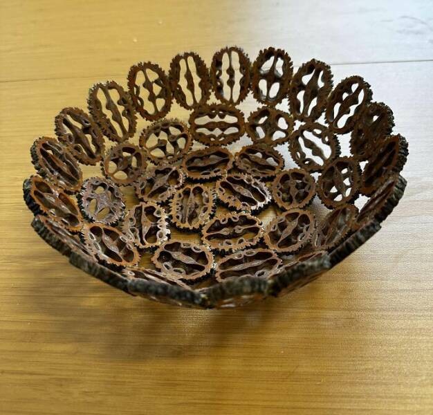 Секонд-хенд с изюминкой: самые странные и необычные находки (20 фото)