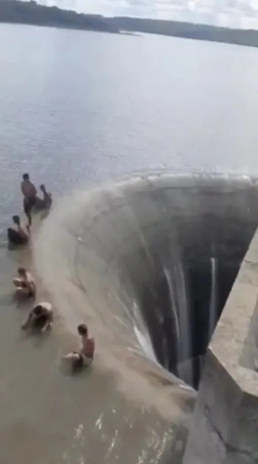 Мир не по размеру: когда вещи решили вырасти (26 фото)