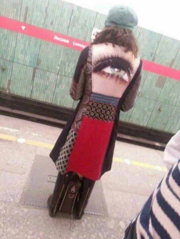 Самые неожиданные и безумные наряды пассажиров общественного транспорта