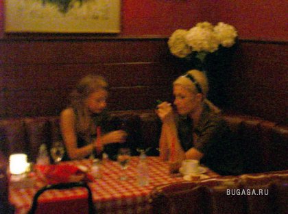 Николь с Пэрис в итальянском ресторане