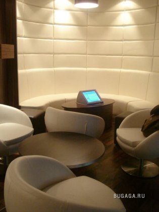 Hi-tech bar in Japan