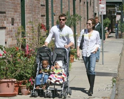 Брэд Питт и Анджелина со своими детками